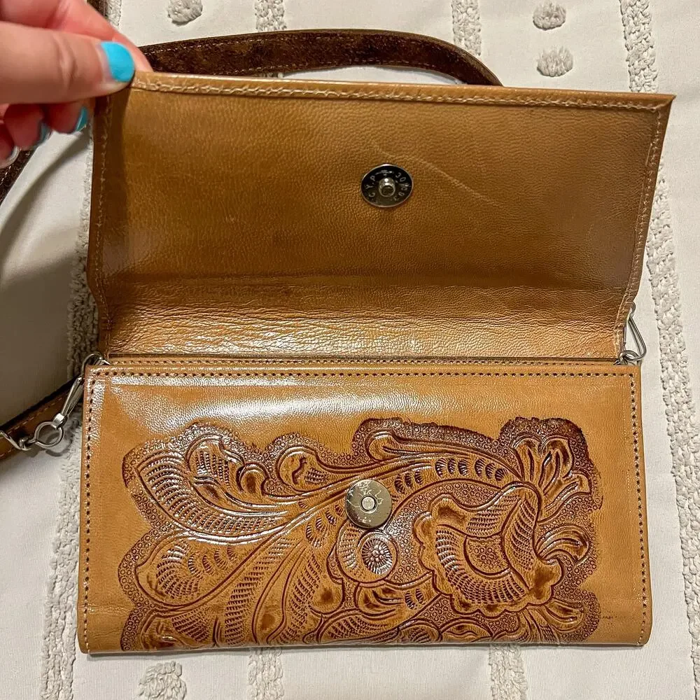 Women's Western Tooled Floral Leather Crossbody Wallet Purse